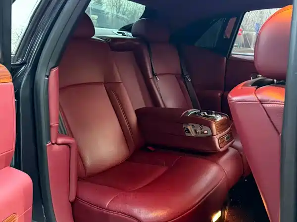 Rolls-Royce Ghost 2010