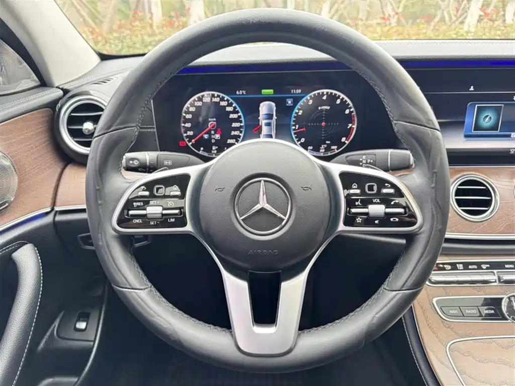Mercedes-Benz E-Class 2020 — фото 15