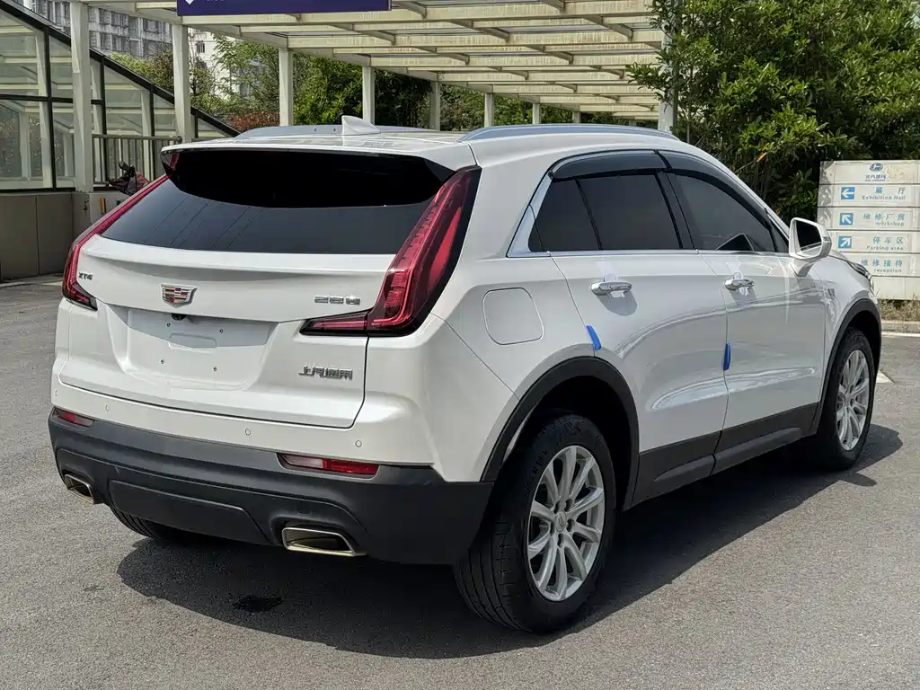 Cadillac XT4 2022 — фото 2