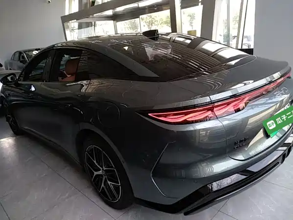 BYD Han L 2025