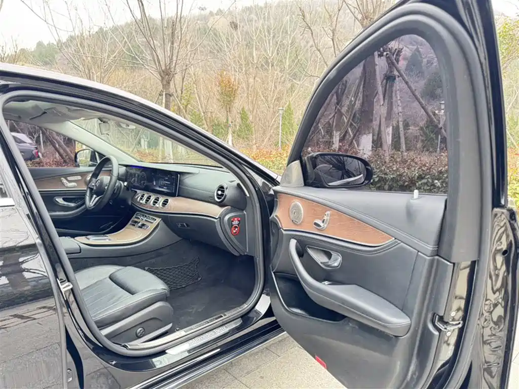 Mercedes-Benz E-Class 2020 — фото 16