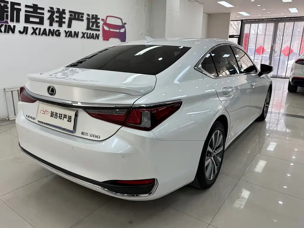 Lexus ES 2019 — фото 18