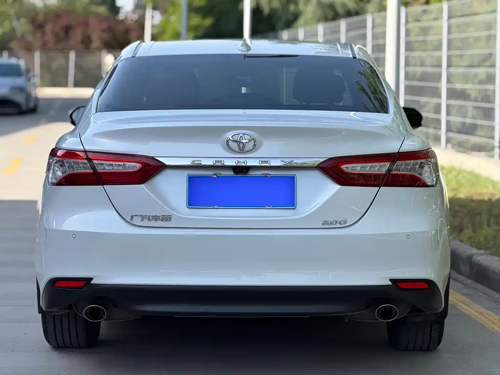 Toyota Camry 2021 — фото 8