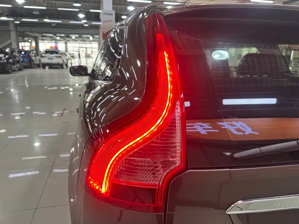 Volvo XC60 2015 — фото 22