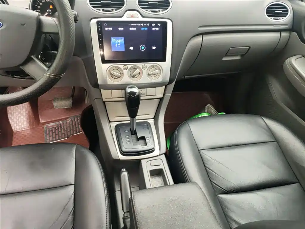 Ford Focus 2014 — фото 14