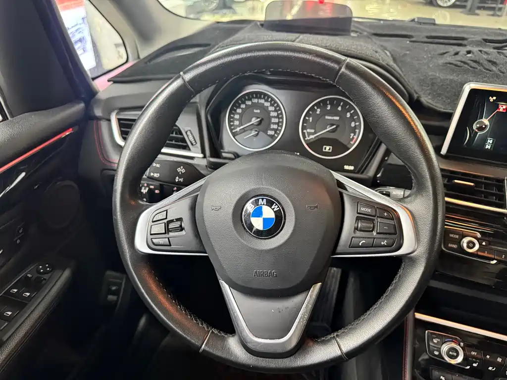 BMW 2 Series Active Tourer 2017 — фото 8