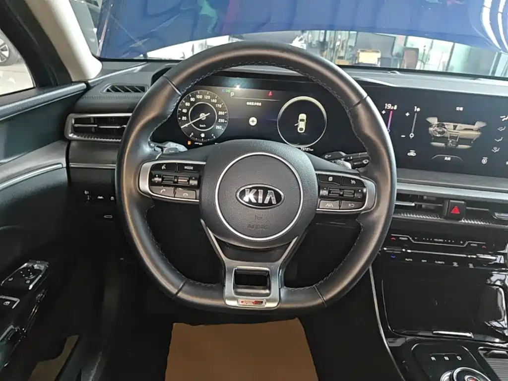 Kia K5 2021 — фото 11