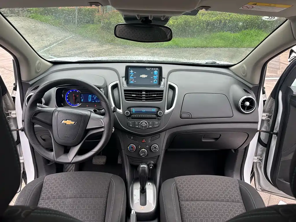 Chevrolet Trax 2015 — фото 9