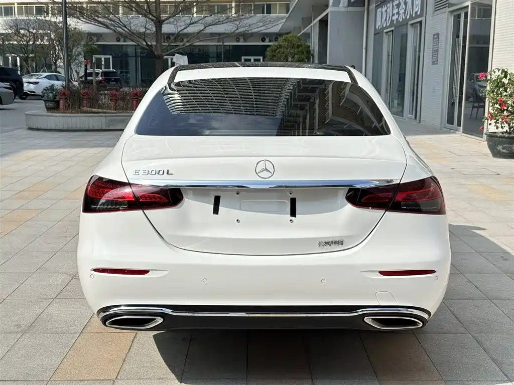 Mercedes-Benz E-Class 2023 — фото 7