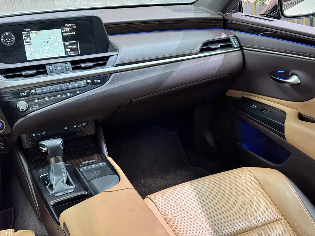 Lexus ES 2021 — фото 11
