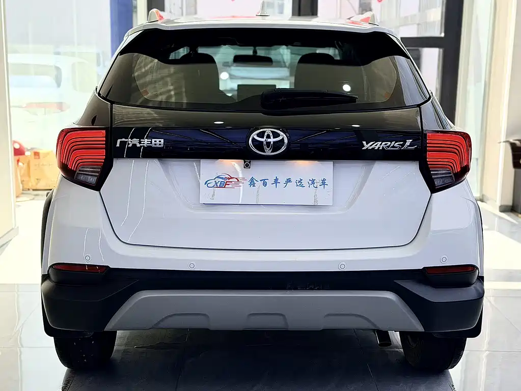 Toyota Yaris L 2023 — фото 9