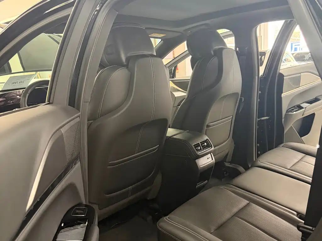 Cadillac XT5 2026 — фото 11