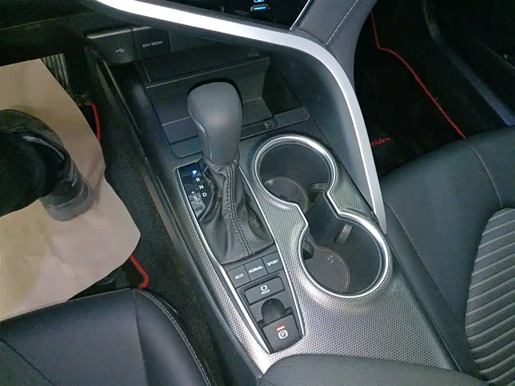 Toyota Camry 2022 — фото 10