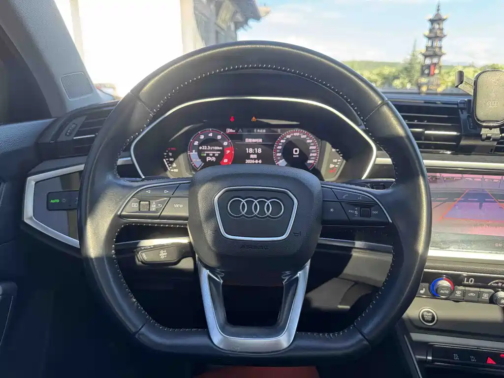 Audi Q3 2021 — фото 15