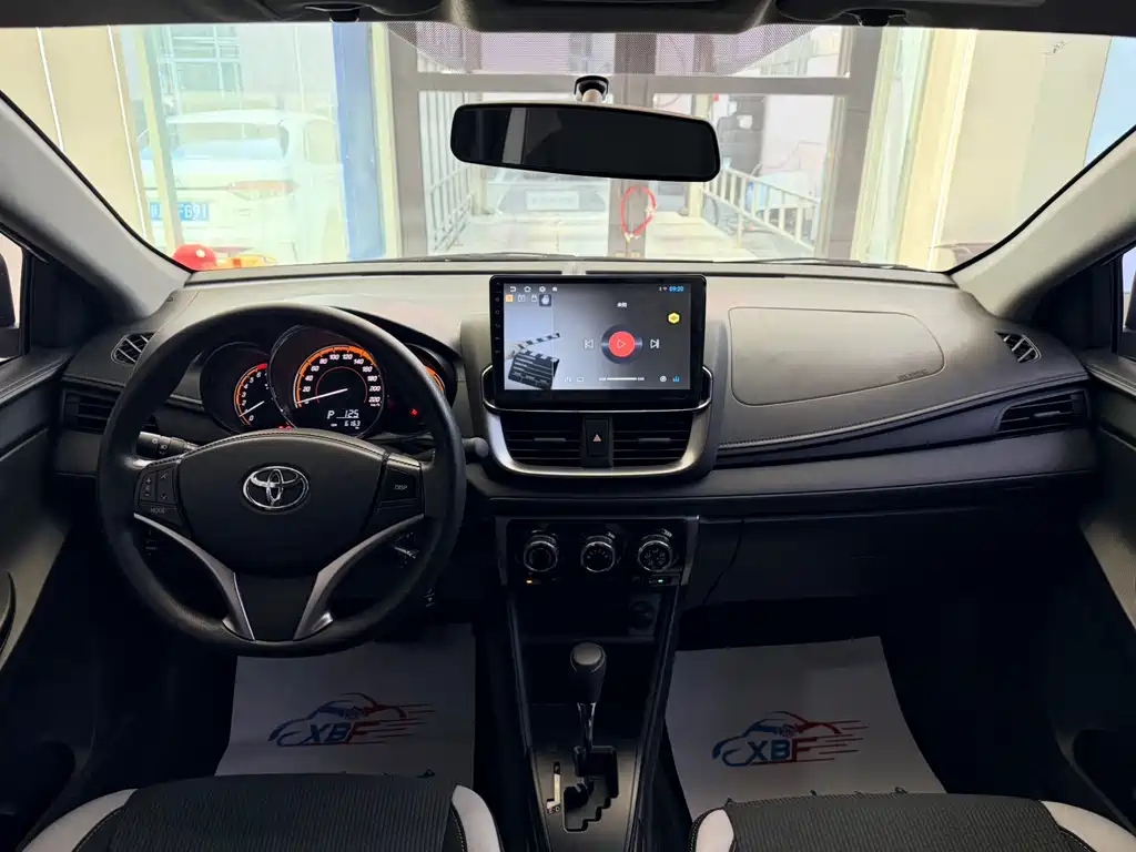 Toyota Yaris L 2023