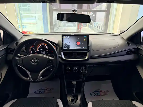 Toyota Yaris L 2023