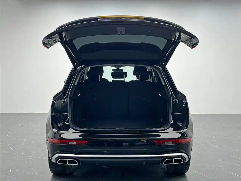 Audi Q5L 2023 — фото 12