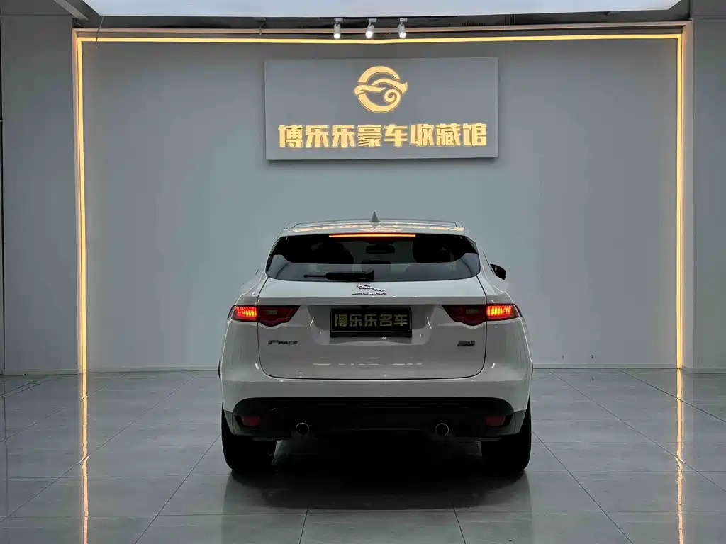 Jaguar F-PACE 2018 — фото 15