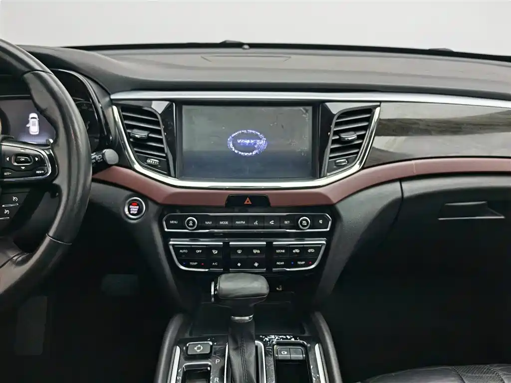 GAC Motor Trumpchi GS8 2018 — фото 12