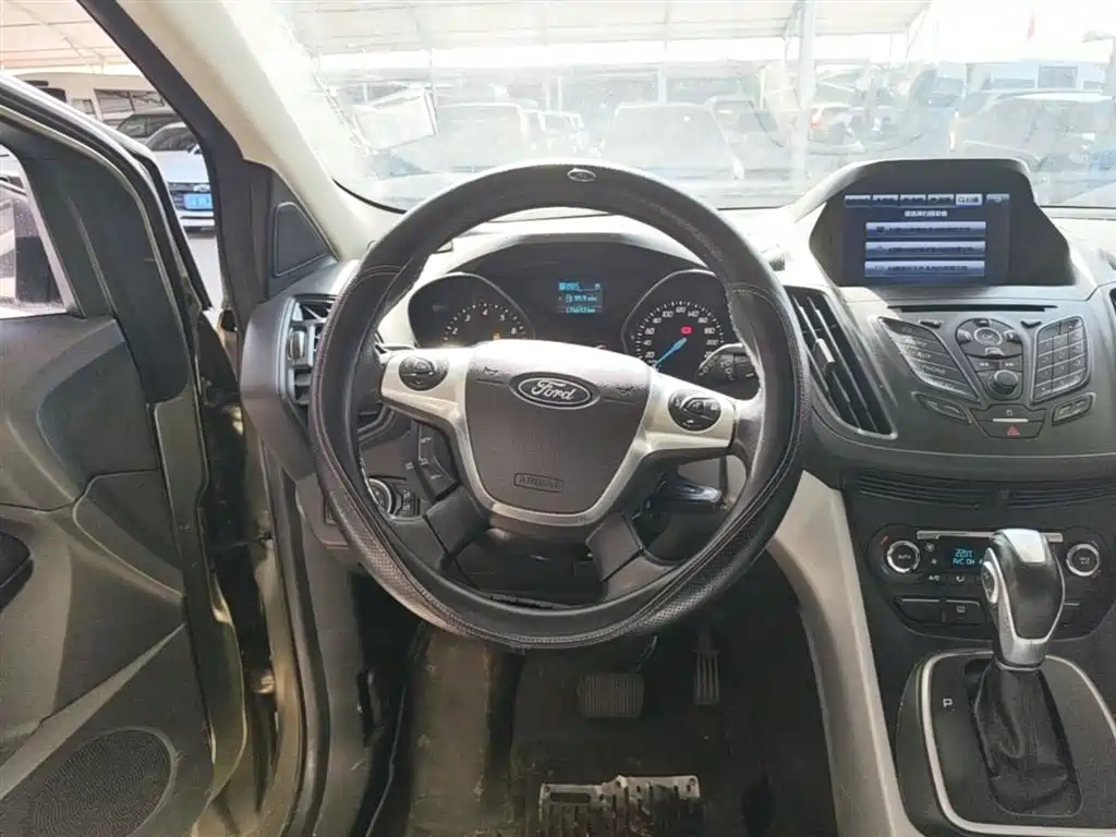 Ford Kuga 2016 — фото 11