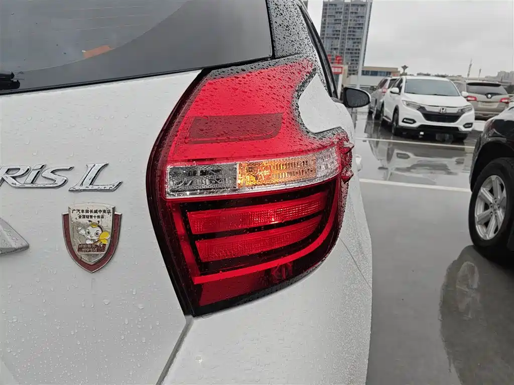 Toyota Yaris L 2020 — фото 8