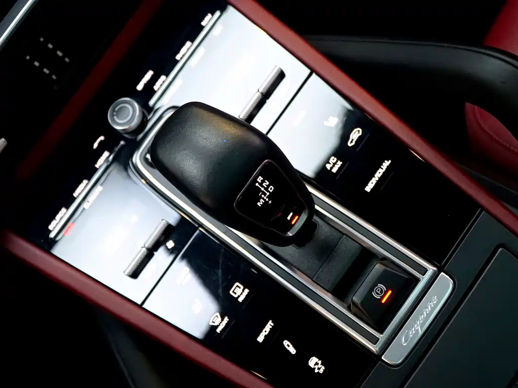 Porsche Cayenne 2019 — фото 16