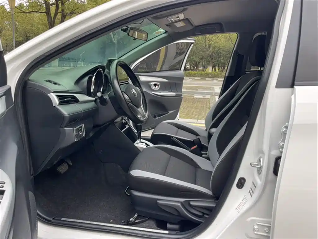Toyota Yaris L 2021 — фото 7