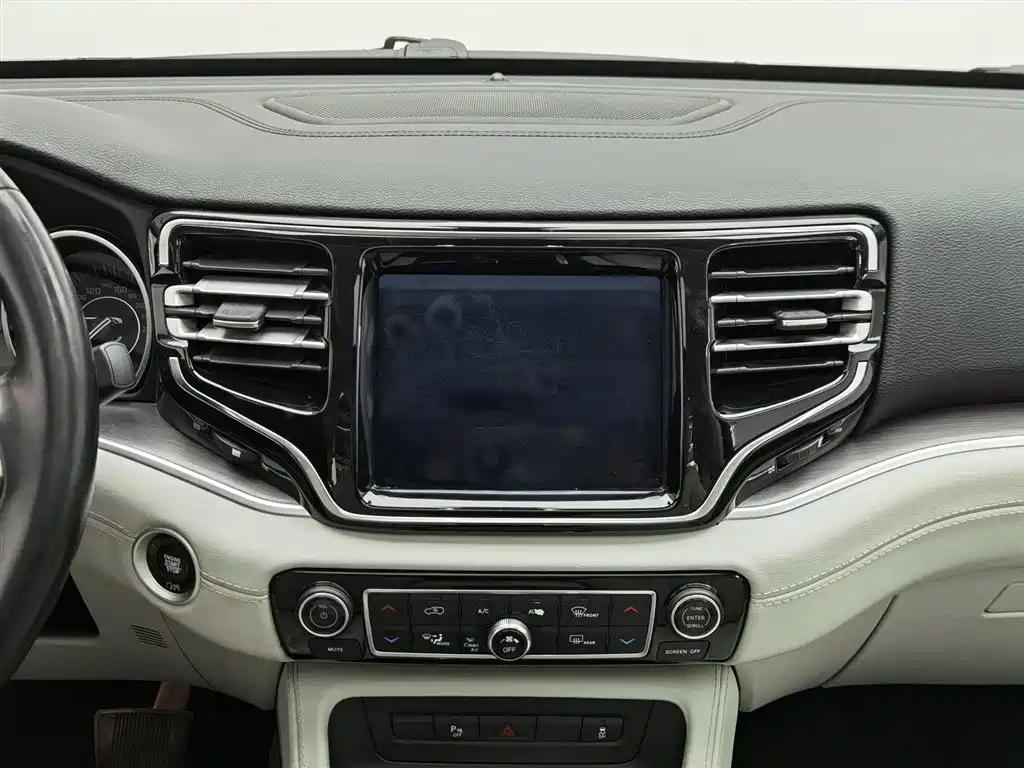 Jeep Grand Commander 2018 — фото 12