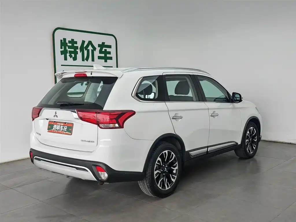 Mitsubishi Outlander 2019 — фото 2