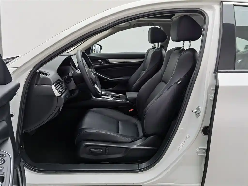 Honda Accord 2022 — фото 10