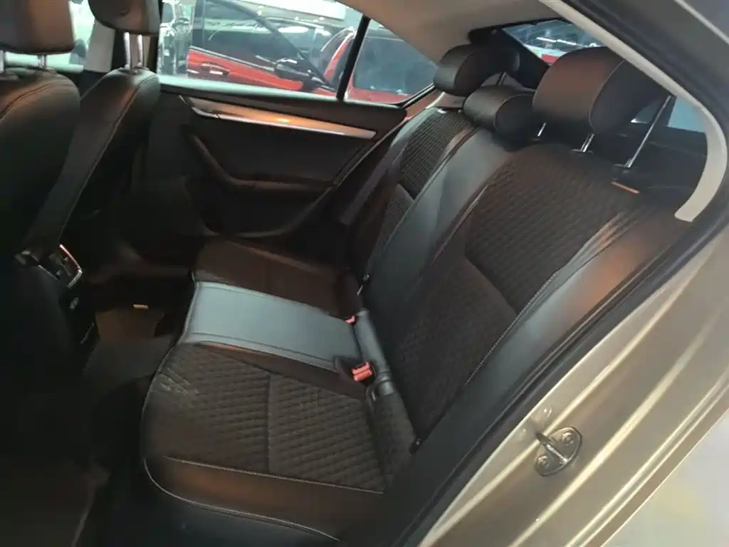 Skoda Octavia 2020 — фото 17