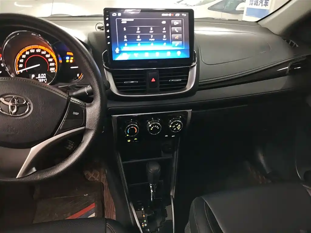 Toyota Yaris L 2022 — фото 13