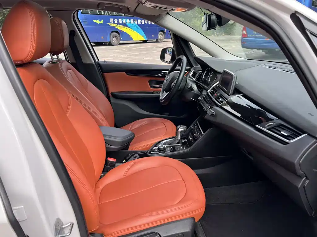 BMW 2 Series Active Tourer 2019 — фото 10