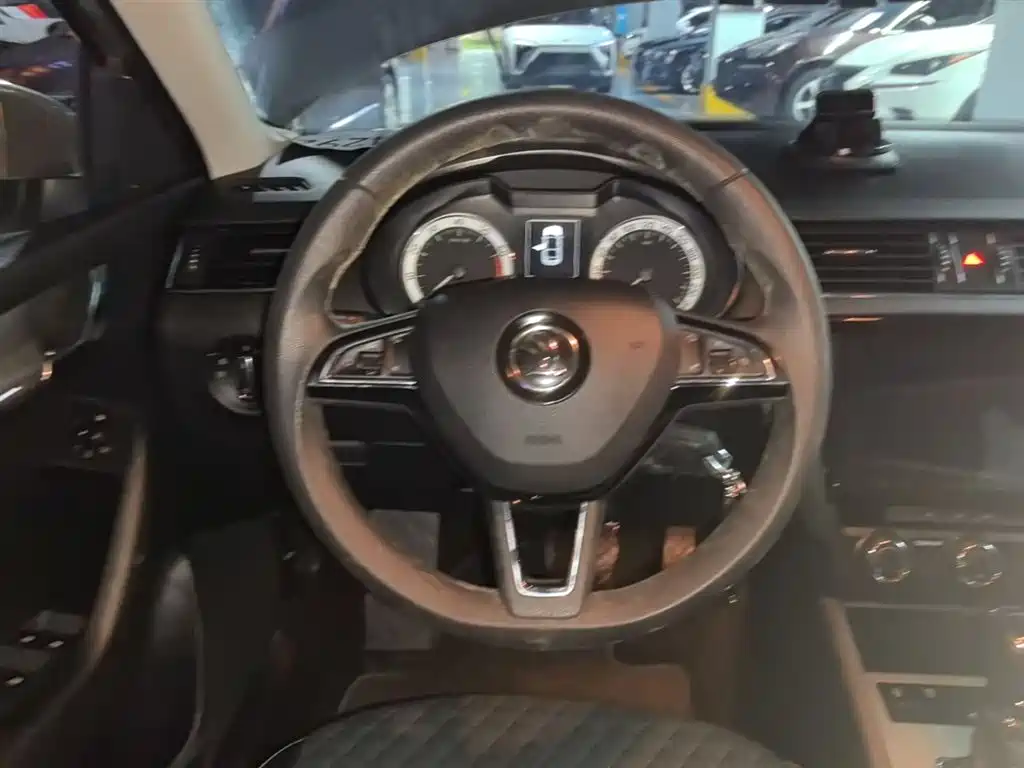 Skoda Octavia 2020 — фото 11