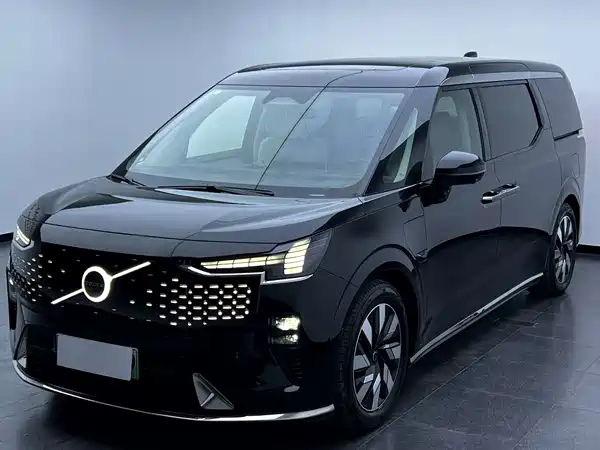 Volvo EM90 2024