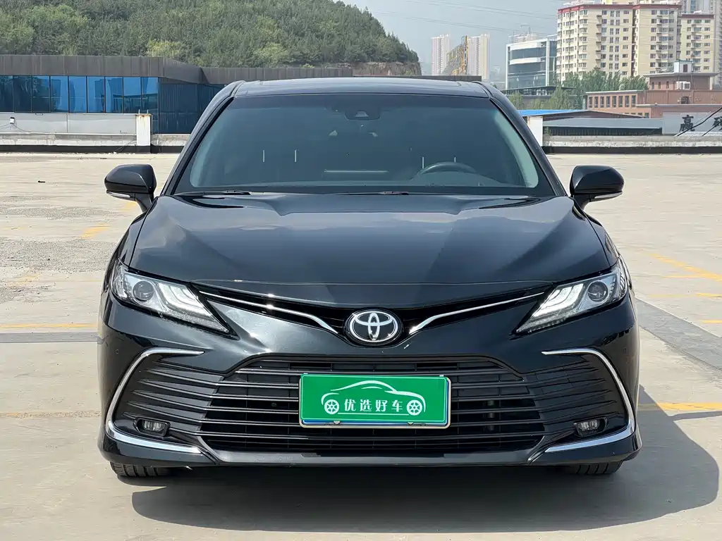 Toyota Camry 2022 — фото 2