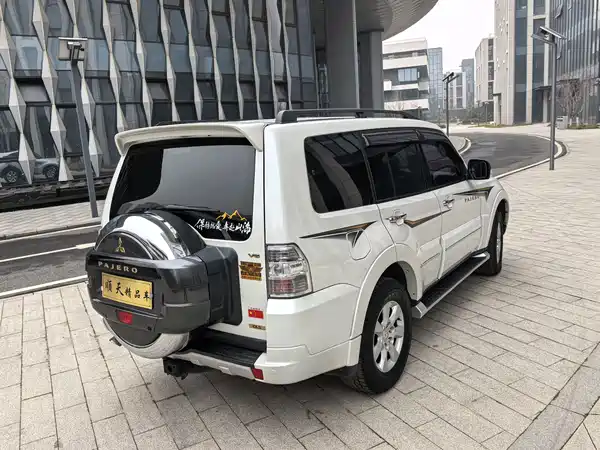Mitsubishi Pajero 2016