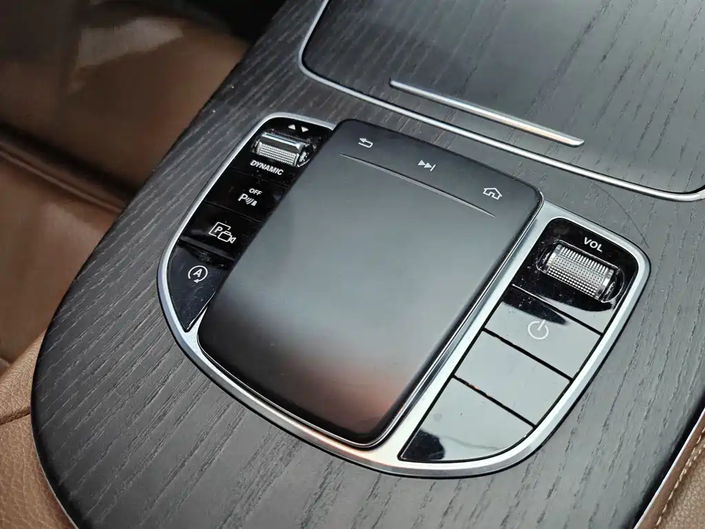 Mercedes-Benz E-Class 2020 — фото 18