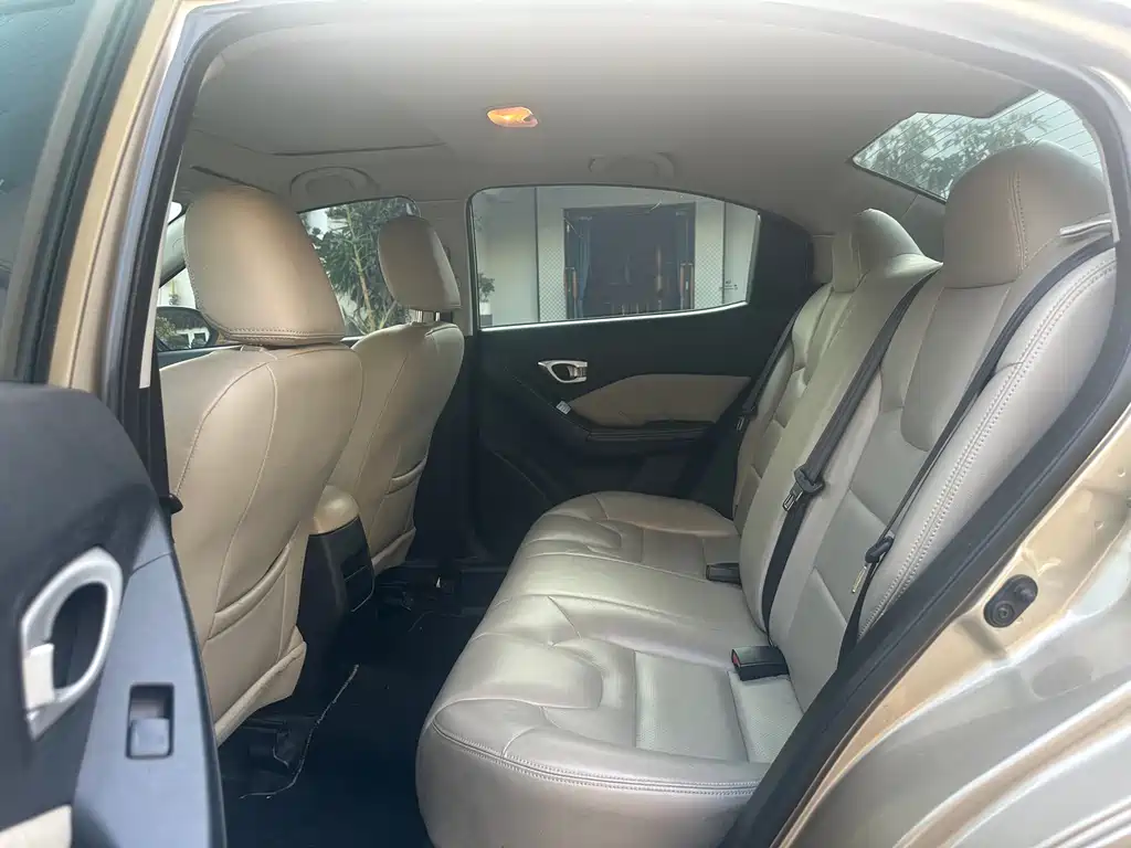 GAC Motor Trumpchi GA3S 2015 — фото 12
