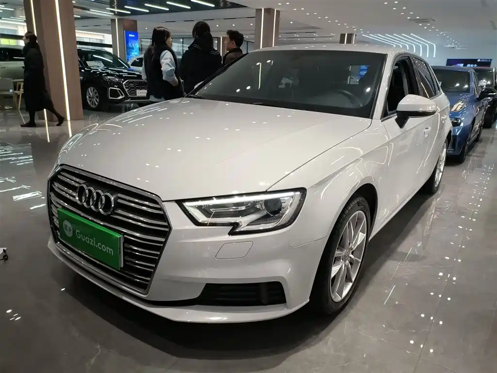 Audi A3 2018 — фото 2