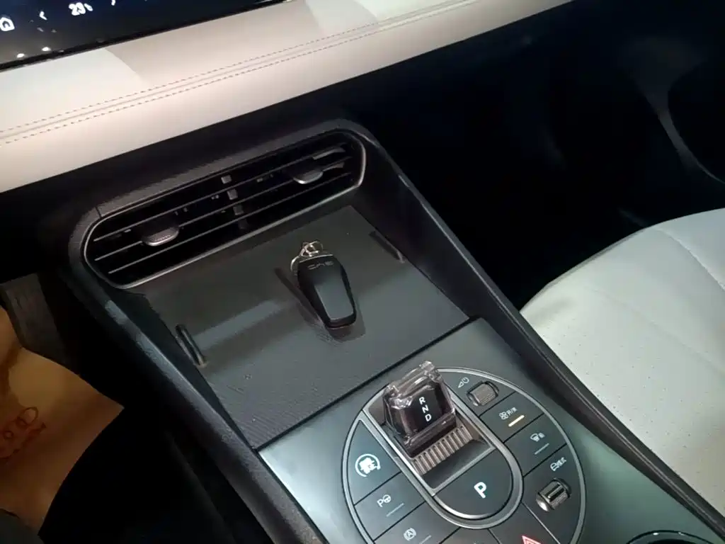 BYD Seal 05 DM-i 2025 — фото 9