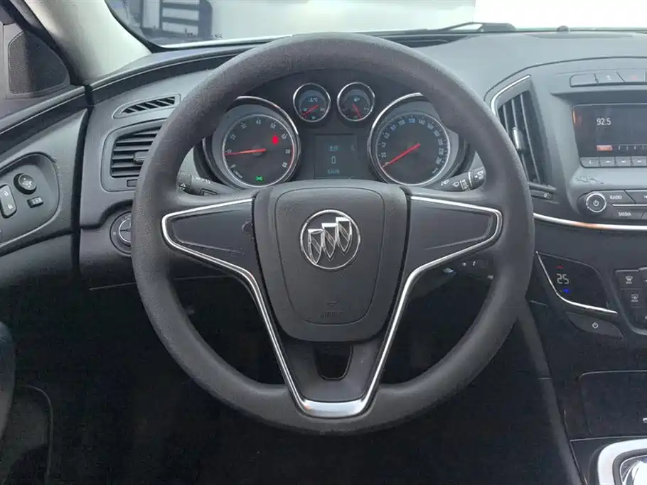 Buick Regal 2017 — фото 15