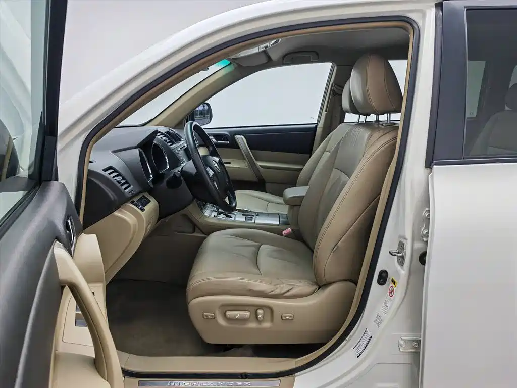Toyota Highlander 2010 — фото 10