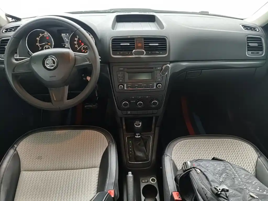 Skoda Yeti 2018 — фото 10