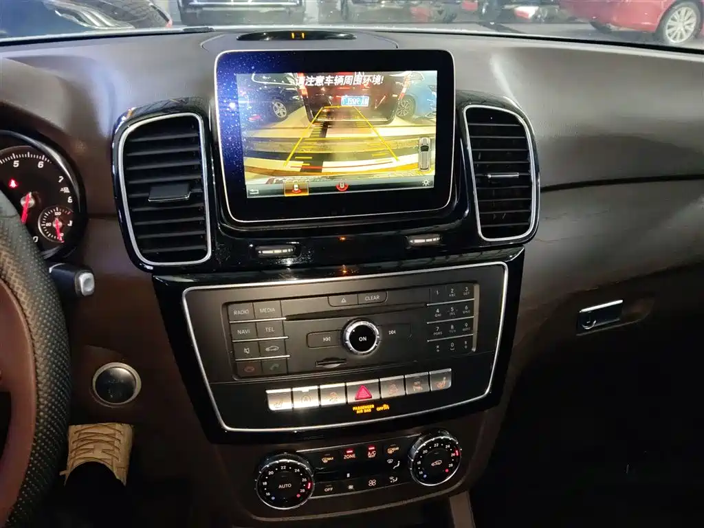 Mercedes-Benz GLE 2017 — фото 13