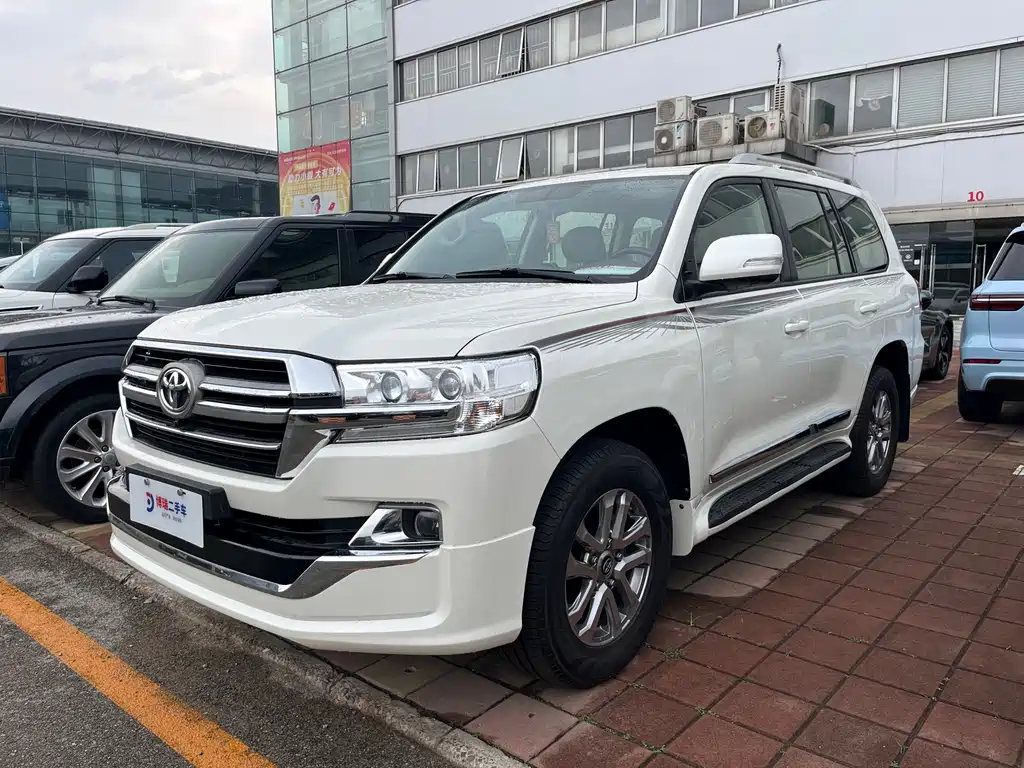 Toyota Land Cruiser 2019 — фото 1