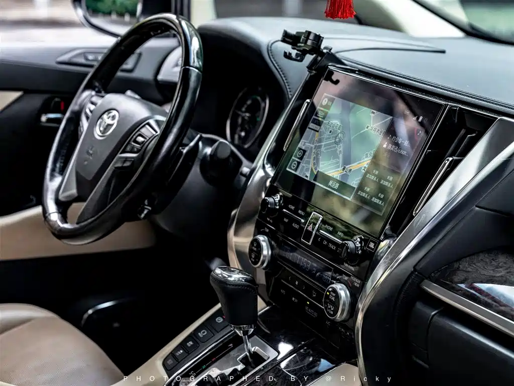 Toyota Alphard 2022 — фото 5