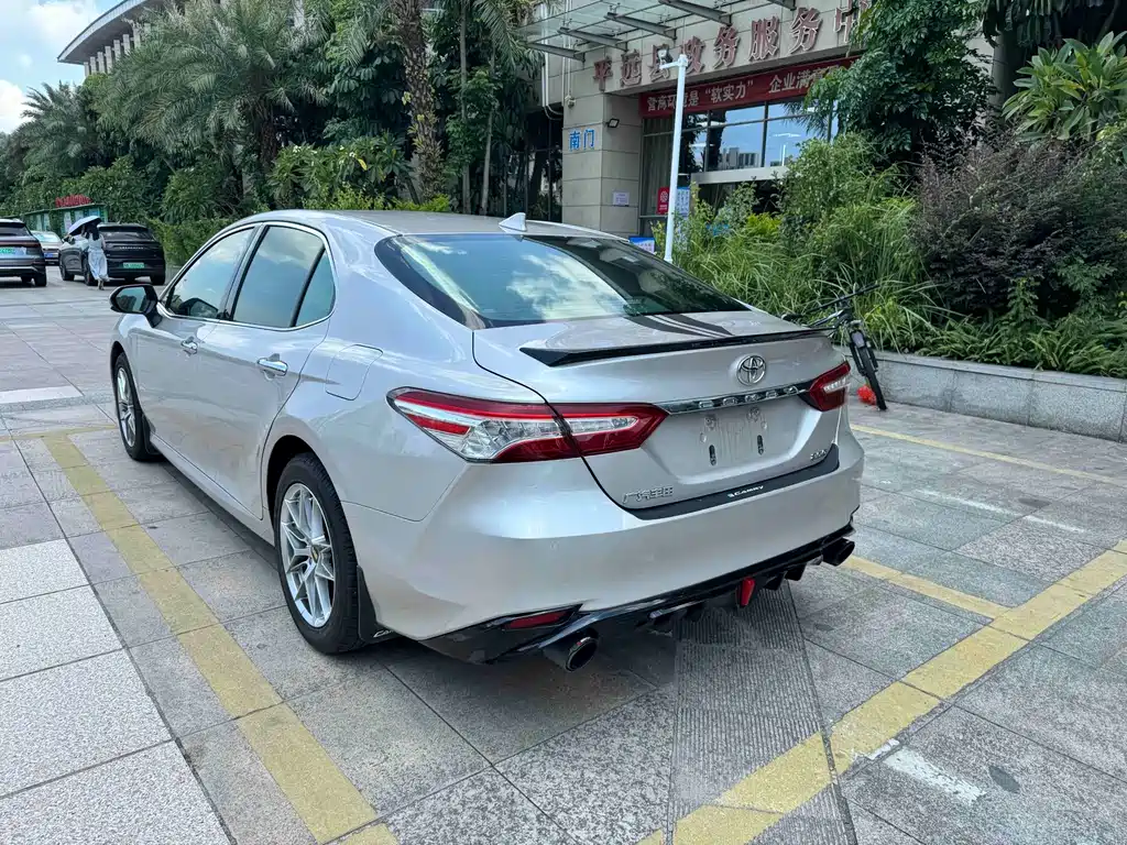 Toyota Camry 2021 — фото 19