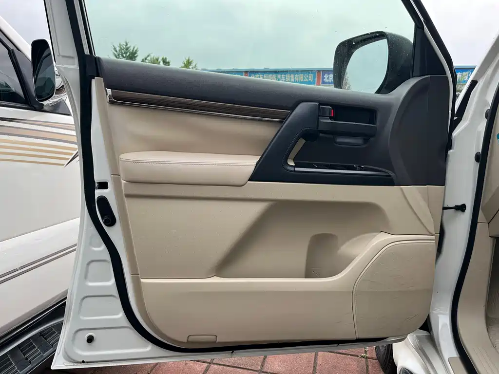 Toyota Land Cruiser 2019 — фото 8
