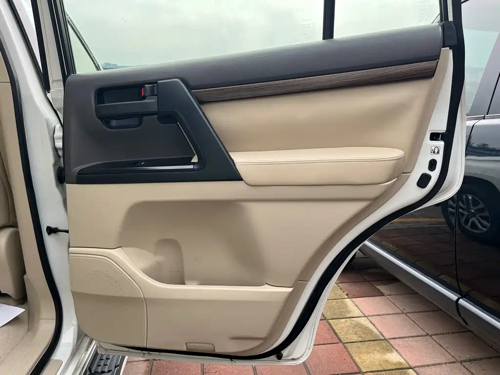 Toyota Land Cruiser 2019 — фото 27